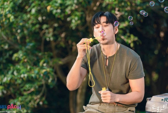 Кадр из дорамы Мы творим чудеса