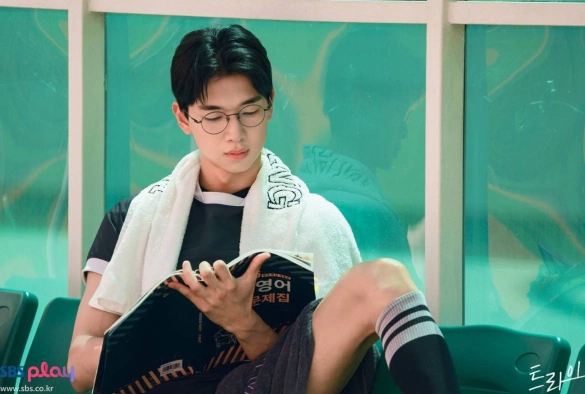 Кадр из дорамы Мы творим чудеса