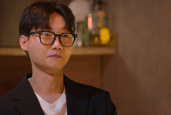 Кадр из дорамы Лучше поздно, чем одиноко