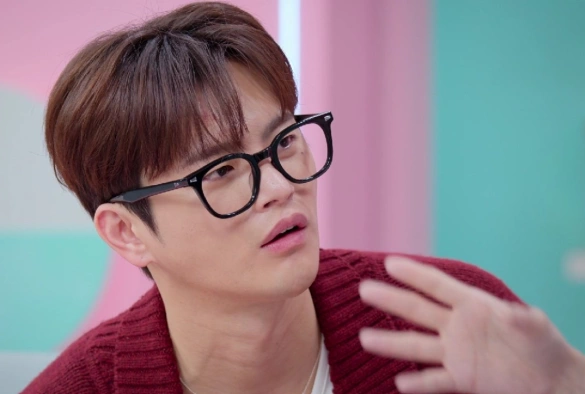 Кадр из дорамы Лучше поздно, чем одиноко