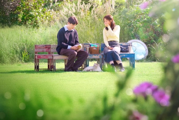 Кадр из дорамы Лучше поздно, чем одиноко