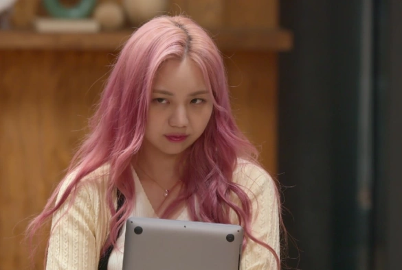 Кадр из дорамы Лучше поздно, чем одиноко