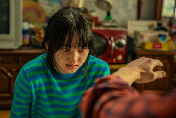 Кадр из дорамы Моя дочь – зомби