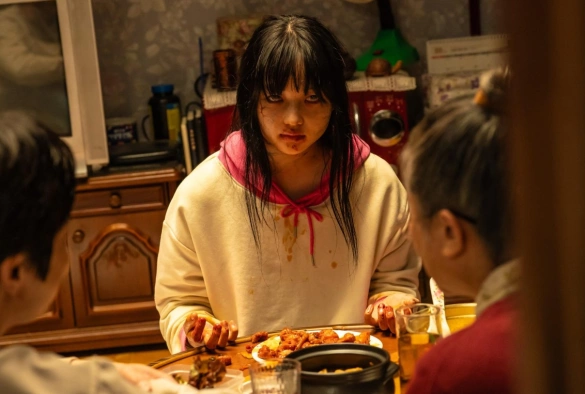 Кадр из дорамы Моя дочь – зомби