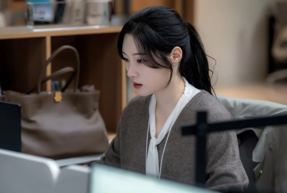 Кадр из дорамы Эсквайр