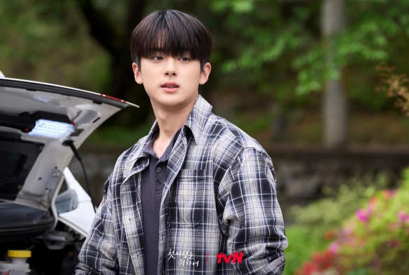 Кадр из дорамы Во-первых, ради любви