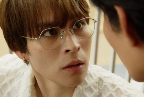 Кадр из дорамы Море любви