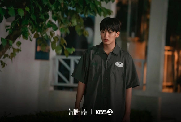 Кадр из дорамы Наши золотые дни