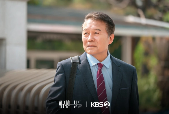 Кадр из дорамы Наши золотые дни