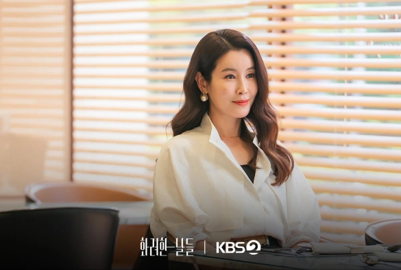 Кадр из дорамы Наши золотые дни