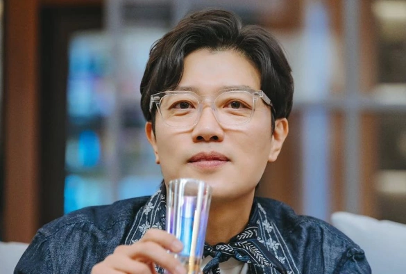 Кадр из дорамы Аферисты по-корейски