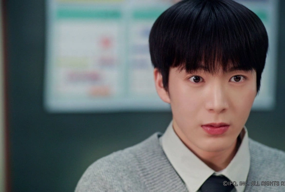 Кадр из дорамы Я встретил своего биаса!?