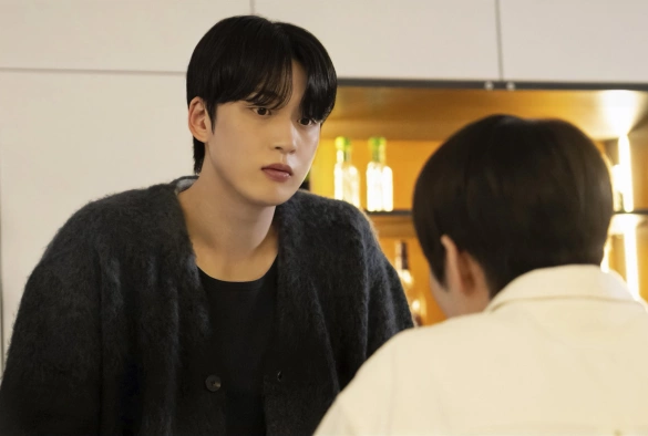 Кадр из дорамы Я встретил своего биаса!?