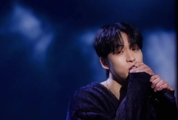 Кадр из дорамы Я встретил своего биаса!?