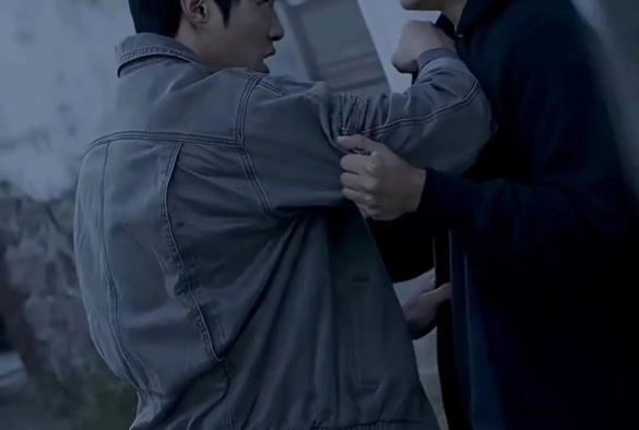 Кадр из дорамы Убийца по соседству