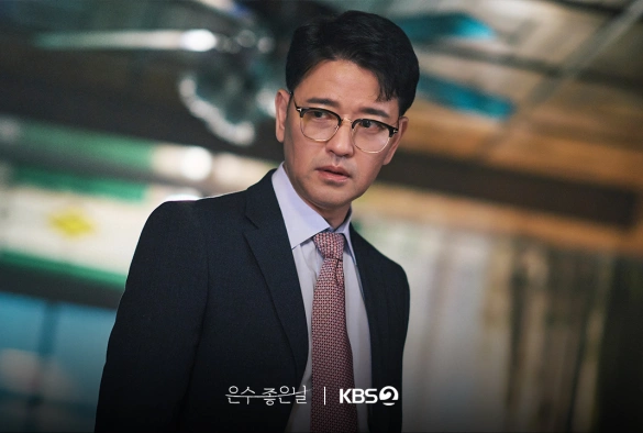 Кадр из дорамы Удачный день Ын Су