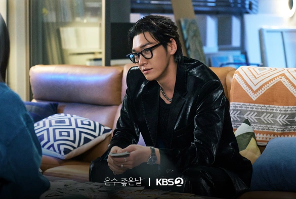 Кадр из дорамы Удачный день Ын Су