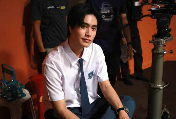 Кадр из дорамы Тёмные кости