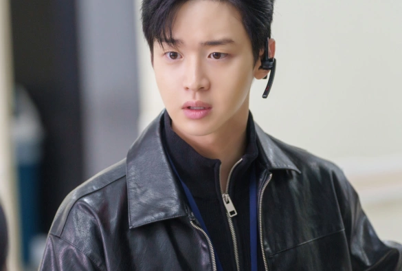 Кадр из дорамы Богомол