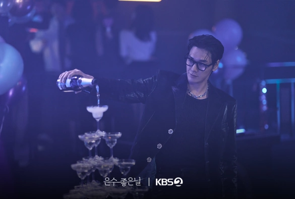 Кадр из дорамы Удачный день Ын Су