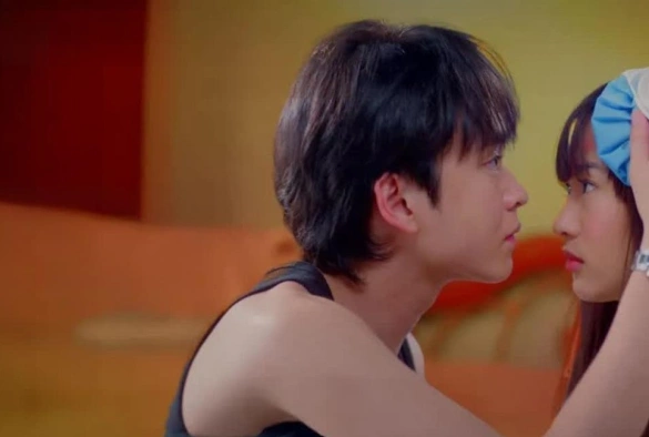 Кадр из дорамы Соблазнение Дрейка Пальмы