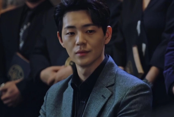 Кадр из дорамы Такси Делюкс