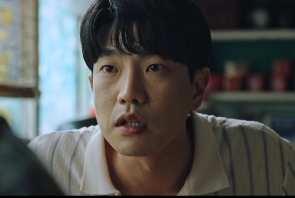 Кадр из дорамы Такси Делюкс