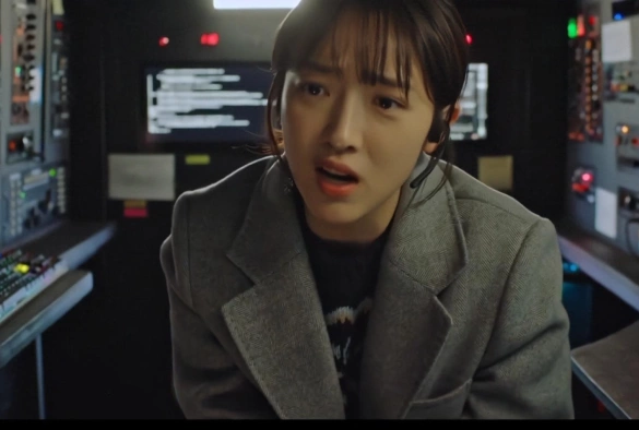 Кадр из дорамы Такси Делюкс