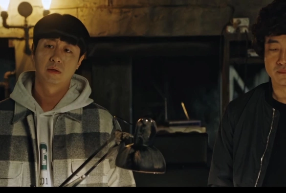 Кадр из дорамы Такси Делюкс