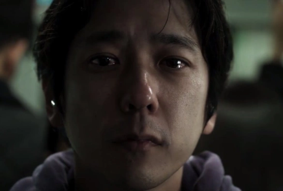 Кадр из дорамы Выход 8