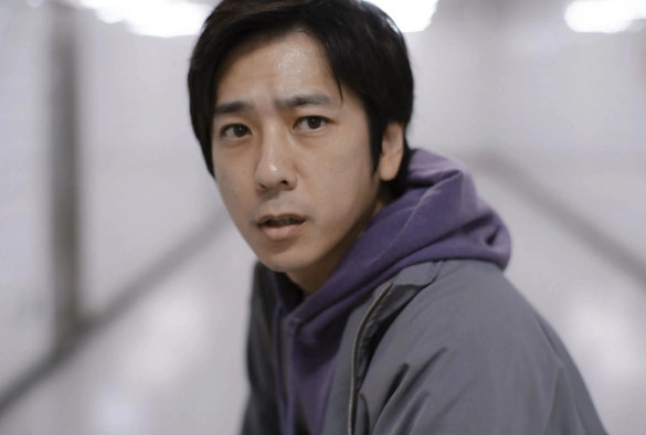 Кадр из дорамы Выход 8