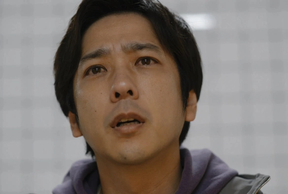 Кадр из дорамы Выход 8