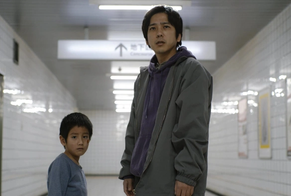 Кадр из дорамы Выход 8