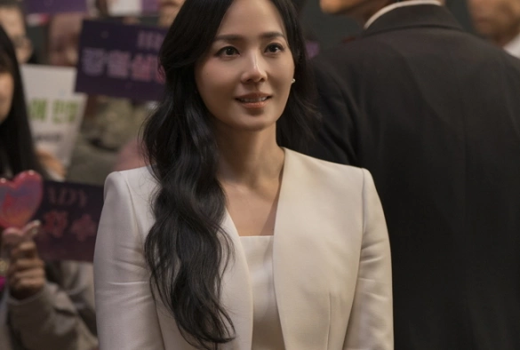 Кадр из дорамы Первая леди