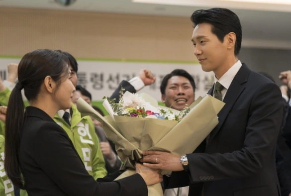 Кадр из дорамы Первая леди