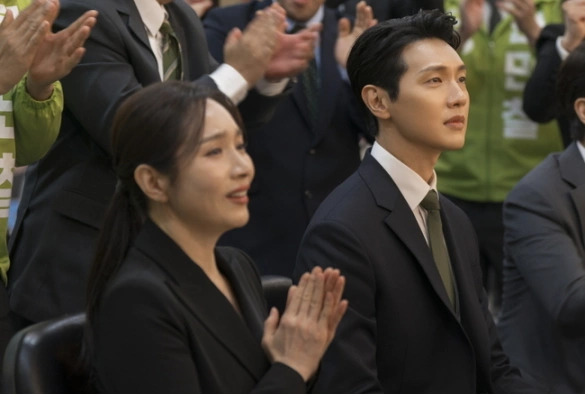 Кадр из дорамы Первая леди