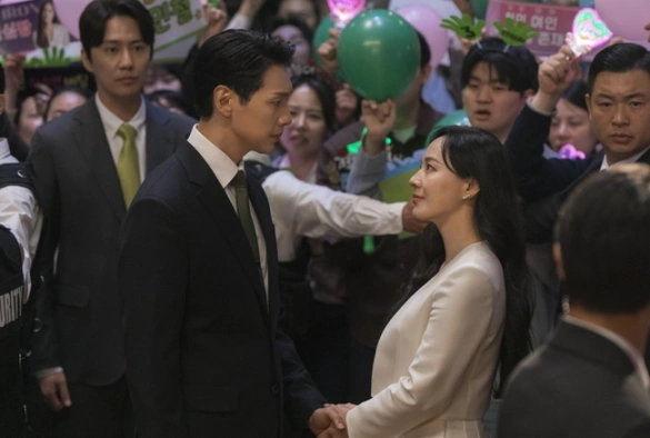 Кадр из дорамы Первая леди