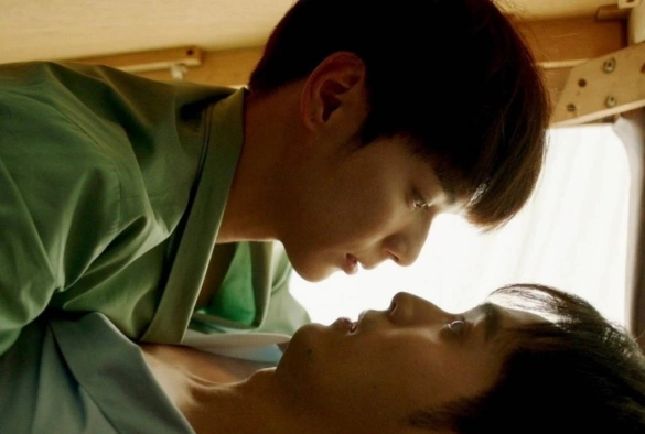 Кадр из дорамы Мистика в зеркале