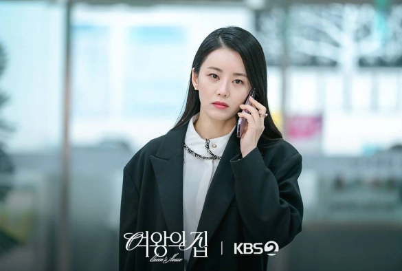 Кадр из дорамы Дом Королевы