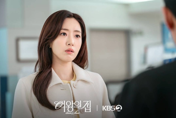 Кадр из дорамы Дом Королевы