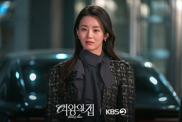 Кадр из дорамы Дом Королевы