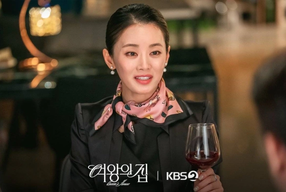 Кадр из дорамы Дом Королевы