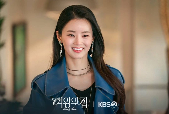 Кадр из дорамы Дом Королевы