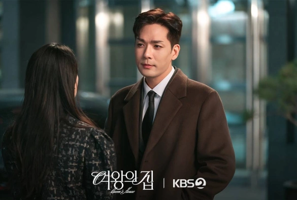 Кадр из дорамы Дом Королевы