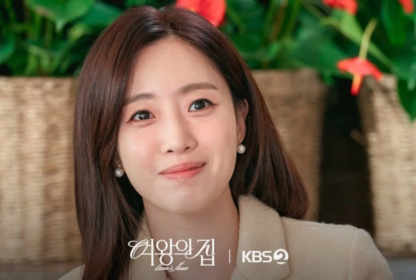 Кадр из дорамы Дом Королевы