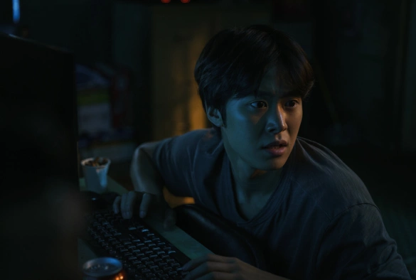 Кадр из дорамы Телефонные мошенники