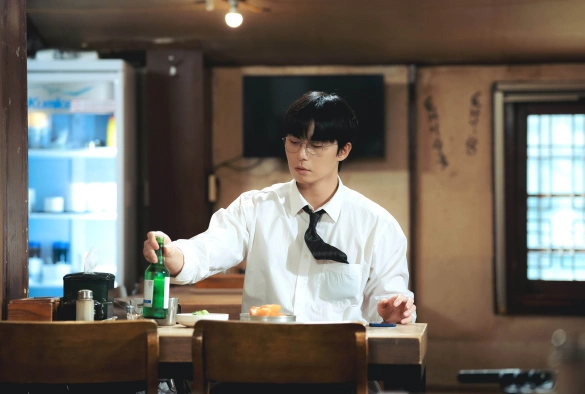 Кадр из дорамы В ожидании Кён До