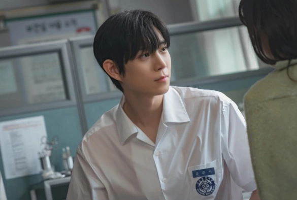 Кадр из дорамы Дорогой Икс