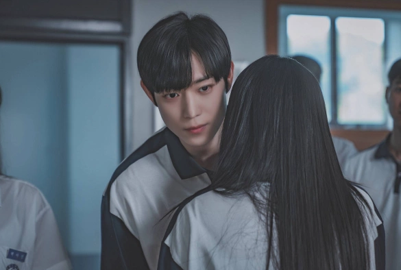 Кадр из дорамы Дорогой Икс