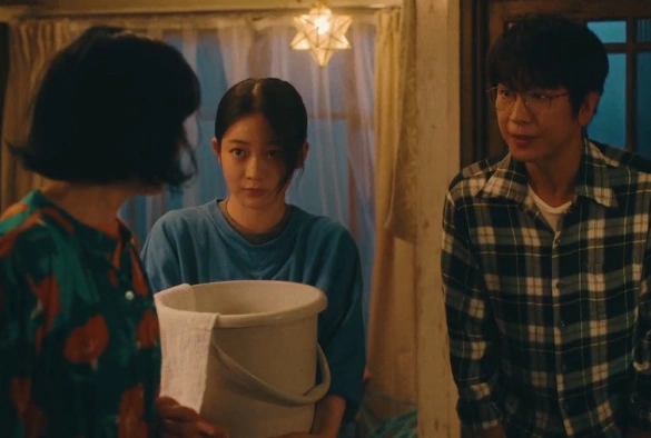 Кадр из дорамы Наш дом